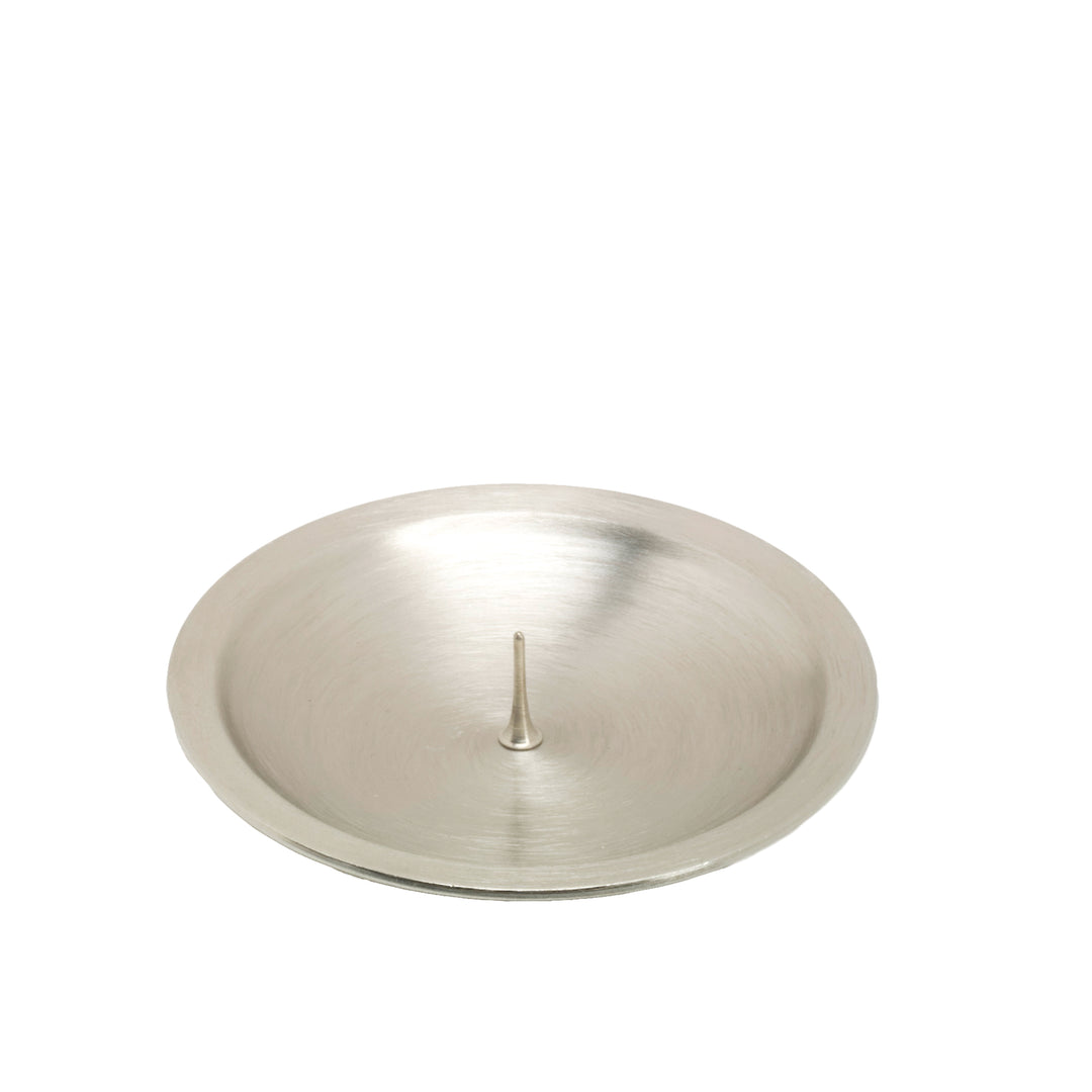Kerzenteller mit Dorn Messing matt vernickelt Ø 13 cm Nr. 20