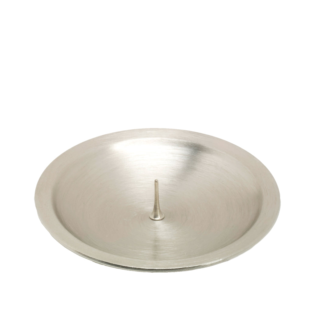 Kerzenteller mit Dorn Messing matt vernickelt Ø 16 cm Nr. 20